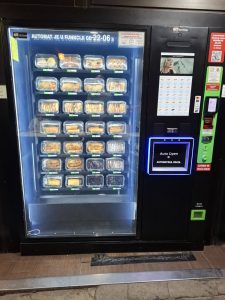 Prodajem vending mašinu TCN za prodaju raznih proizvoda, dimenzije 170 x 195 x 100