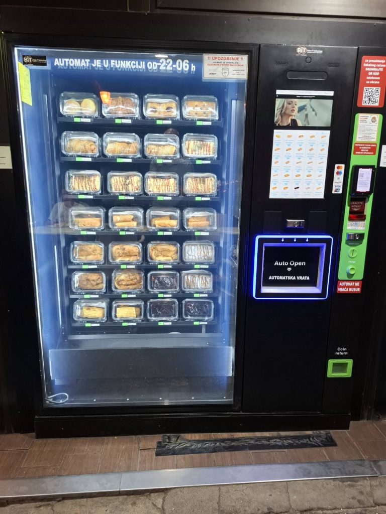 Prodajem vending mašinu TCN za prodaju raznih proizvoda, dimenzije 170 x 195 x 100